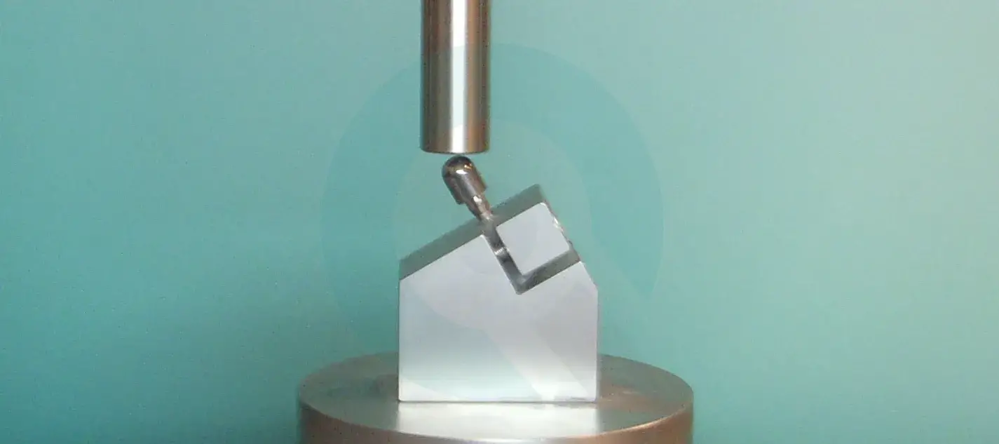Dynamische Belastungspruefung fuer enossale Dentalimplantate ISO 14801